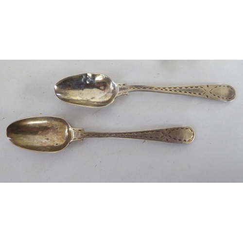 184 - Silver and white metal collectables: to include two Christening egg cups and spoons  boxed  mixed ma... 