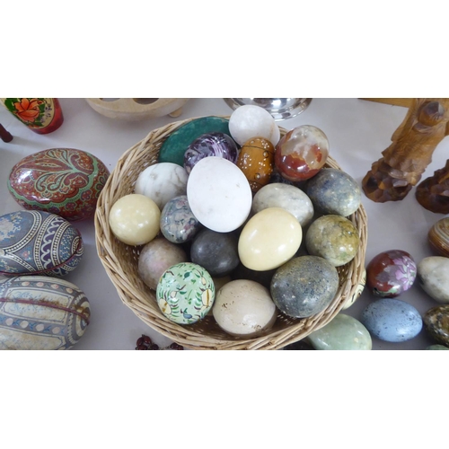 189 - A mixed lot: to include hardstone and other eggs 