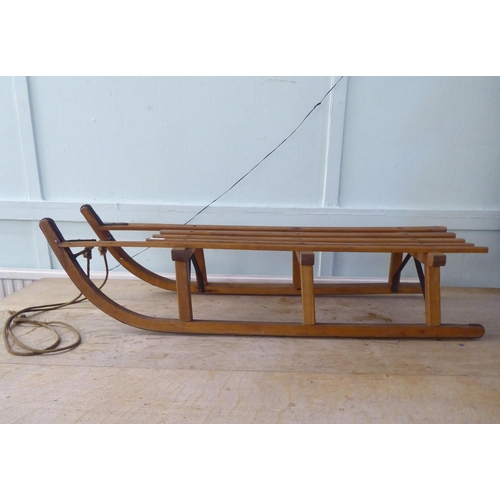 230 - An early/mid 20thC beech sledge 