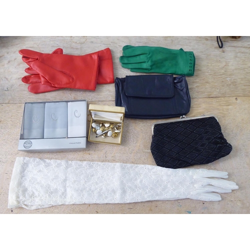 252 - Ladies fashion accessories: to include silk and hide gloves 