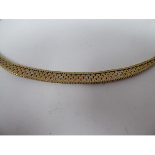 293 - A 9ct tri-coloured gold necklace of herringbone and birch link design 