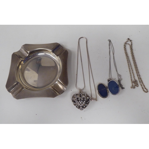 300 - Silver and white metal jewellery: to include a charm bracelet; and various broochs 