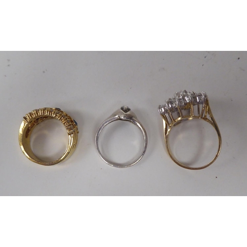 305 - Jewellery and items of personal ornament: to include rings and bracelets 