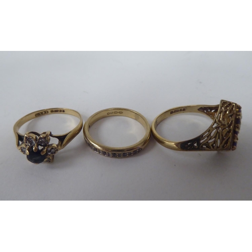 306 - Three 9ct gold rings, one with purple stones, fashioned as a heart