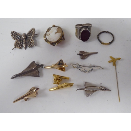 308 - Costume jewellery: to include rings and cameo brooches 