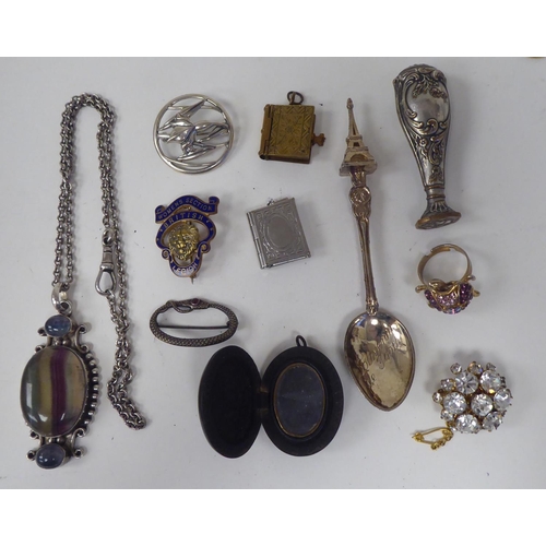 308 - Costume jewellery: to include rings and cameo brooches 