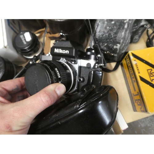 349 - Photographic equipment: to include a Mamiya RB67 Pro camera