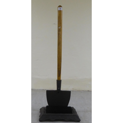 70 - A modern boot scraper, the cast iron brush base surmounted by a wooden handled spade  33