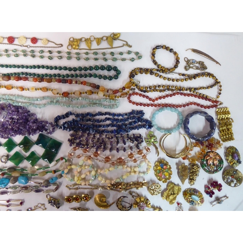 131 - Jewellery: to include yellow metal necklaces