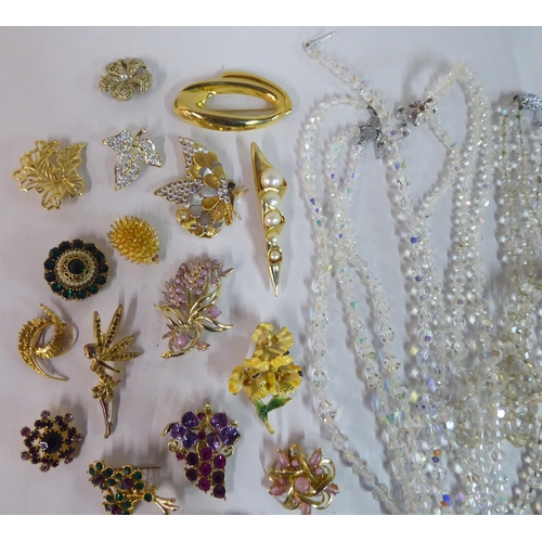 161 - Costume jewellery: to include a yellow metal Lily design brooch, set with simulated pearls