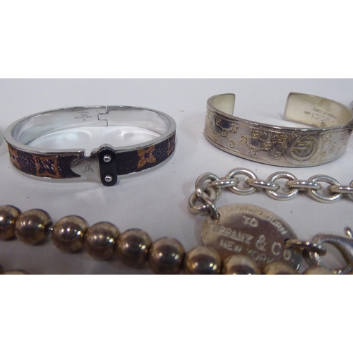 164 - Silver and white metal jewellery: to include examples by Gucci and Hermes