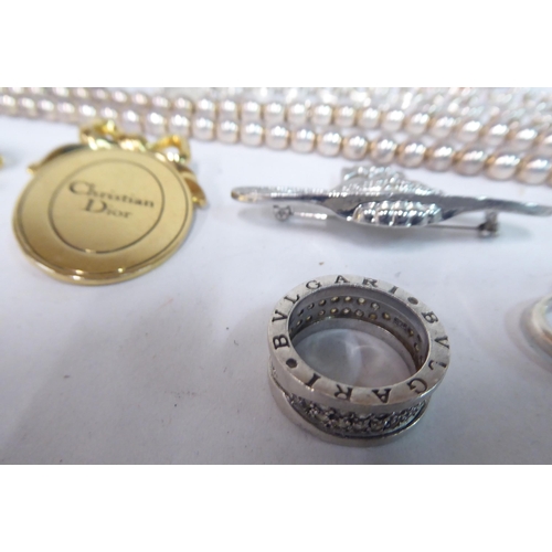 164 - Silver and white metal jewellery: to include examples by Gucci and Hermes