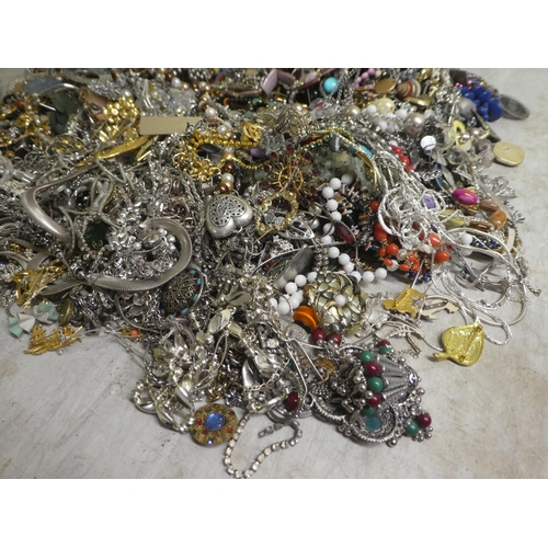 195 - Costume jewellery, mainly bead necklaces