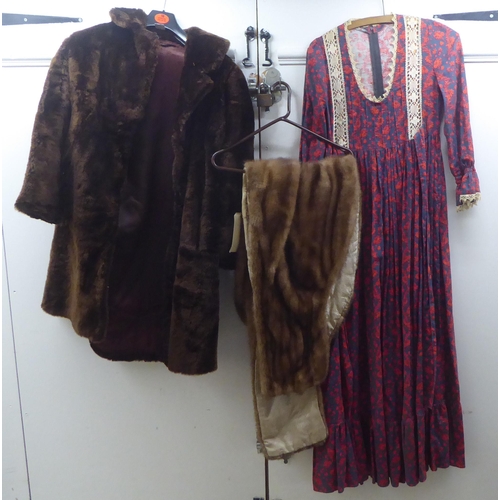 250 - Vintage and later ladies clothing: to include a Size 14 Frank Usher dress; and faux fur and other ja... 