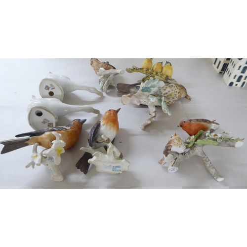 253 - Decorative ceramics: to include Goebel china model birds  largest 5