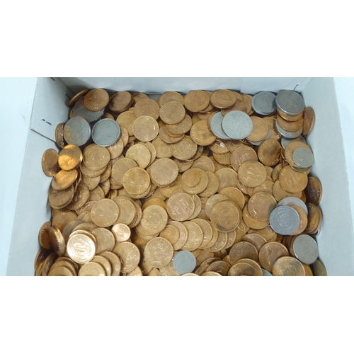 262 - Uncollated pre-decimal British coinage, mainly half pennies and later British and foreign coinage