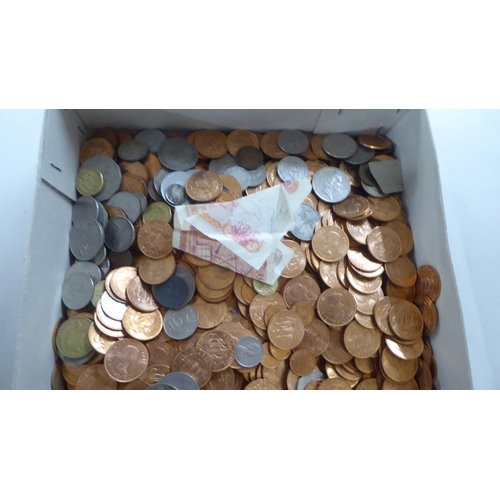 262 - Uncollated pre-decimal British coinage, mainly half pennies and later British and foreign coinage