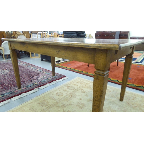 327 - A modern oak table, raised on square, tapered legs  30