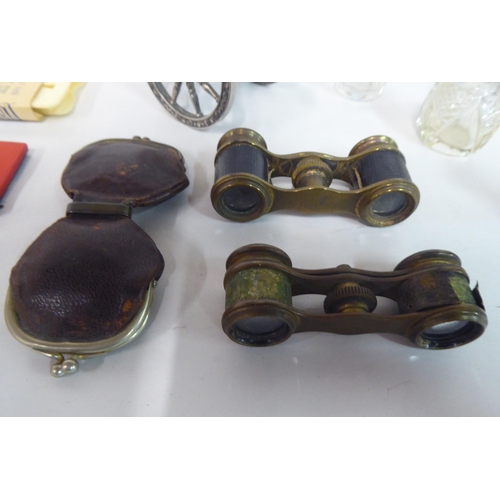 77 - A mixed lot: to include a pair of early 20thC French Petit brass opera glasses