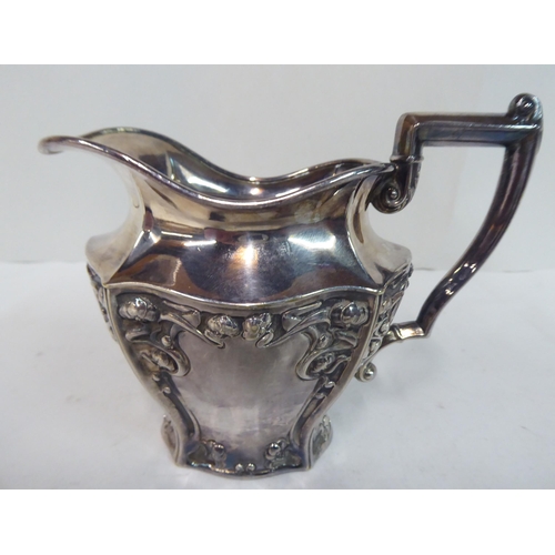 84 - An early 20thC Art Nouveau Lee & Wigfull silver plated sugar basin and milk jug, decorated with ... 