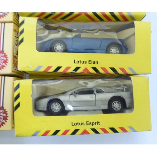 138 - Diecast model vehicles: to include a Maisto Jaguar XJ220