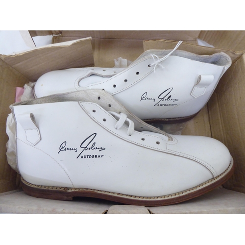 148 - A pair of vintage 'Gary Sobers Autograph' cricket shoes with detachable studs  size 9.5