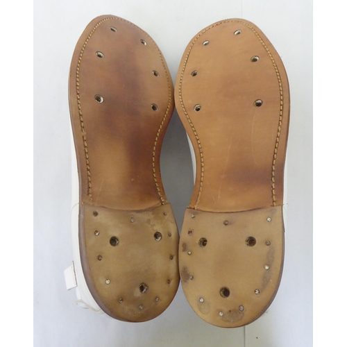 148 - A pair of vintage 'Gary Sobers Autograph' cricket shoes with detachable studs  size 9.5