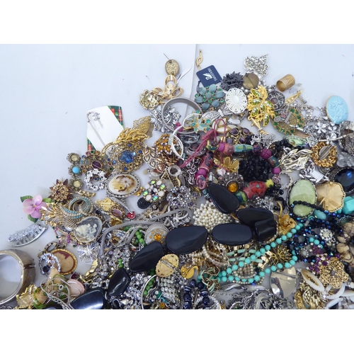 155 - Costume jewellery: to include necklaces, rings and bangles