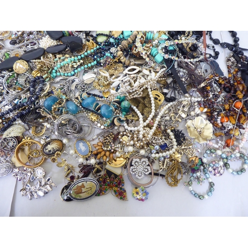 155 - Costume jewellery: to include necklaces, rings and bangles