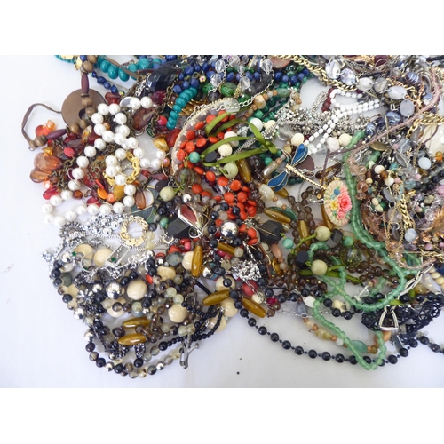 170 - Costume jewellery: to include necklaces, rings and bangles