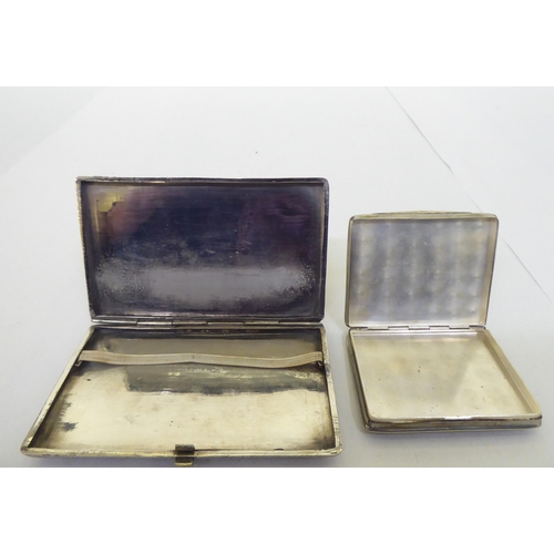 177 - Silver and EPNS collectables: to include a hip flask; and a profusely decorated cigarette case