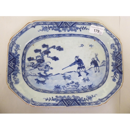 179 - 18thC Chinese porcelain: to include a rectangular plate, decorated with hunting figures  12