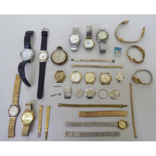 221 - Wristwatches: to include a Seiko 5 automatic bracelet watch, faced by a baton dial