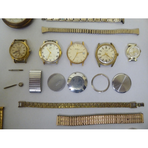 221 - Wristwatches: to include a Seiko 5 automatic bracelet watch, faced by a baton dial