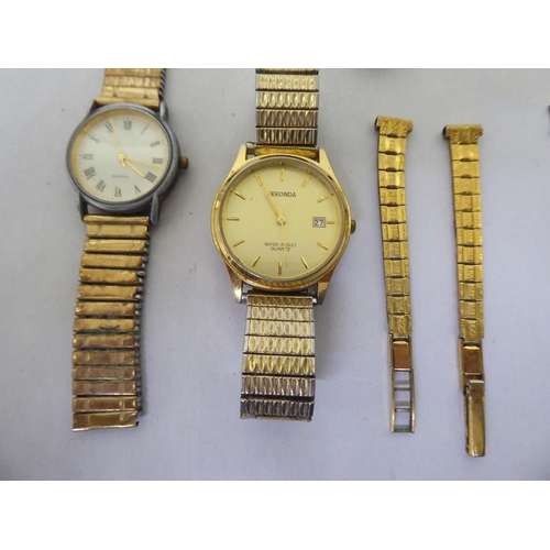 221 - Wristwatches: to include a Seiko 5 automatic bracelet watch, faced by a baton dial