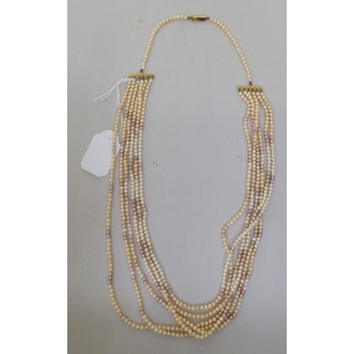 260 - A pearl necklace, consisting of multiple strands