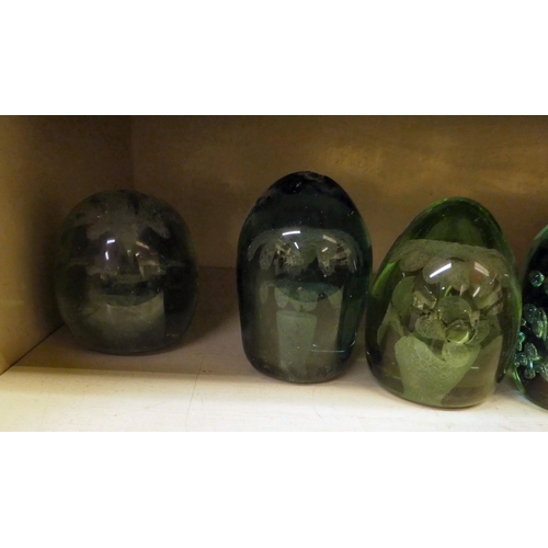 311 - Five late Victorian green glass dumps with bubbled decoration  largest 4