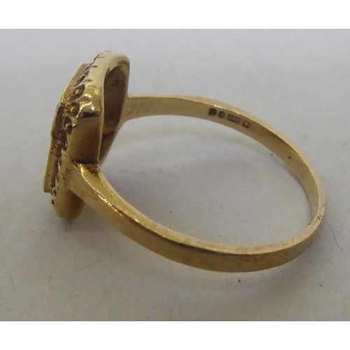 325 - A 9ct gold tablet design ring, set with seed pearls