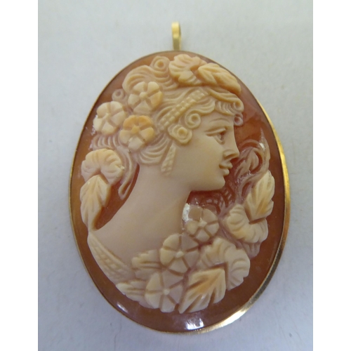 339 - A 9ct gold mounted, shell carved cameo pendant