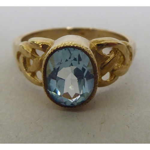 345 - A 9ct gold blue topaz solitaire ring