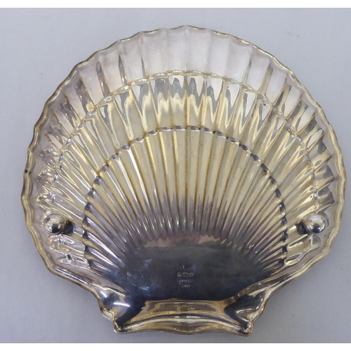 369 - A silver Oyster dish, fashioned as a shell  marks indistinct  9