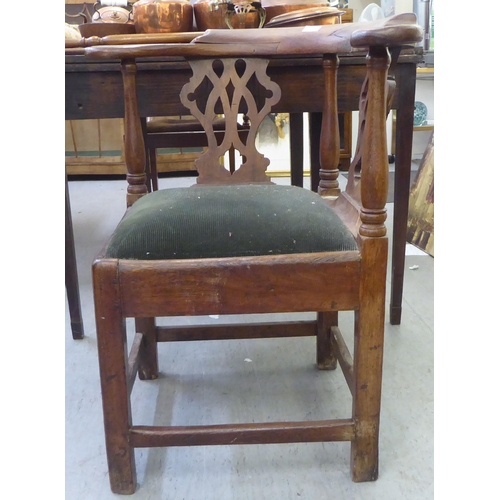 382 - A George III oak corner chair with a double splat back and drop-in seat, raised on square legs