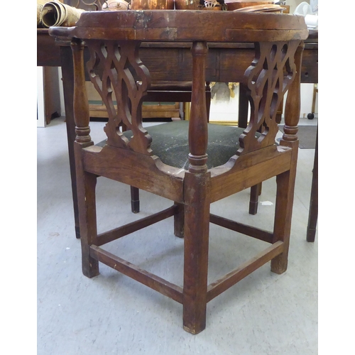 382 - A George III oak corner chair with a double splat back and drop-in seat, raised on square legs