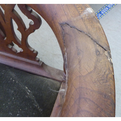 382 - A George III oak corner chair with a double splat back and drop-in seat, raised on square legs