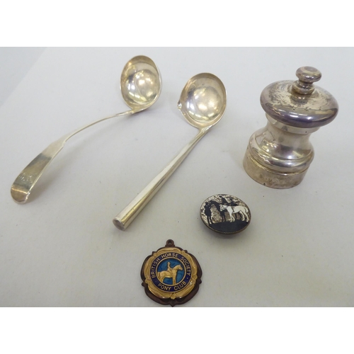 86 - Silver collectables: to include a Peter Piper pepper mill  London marks indistinct