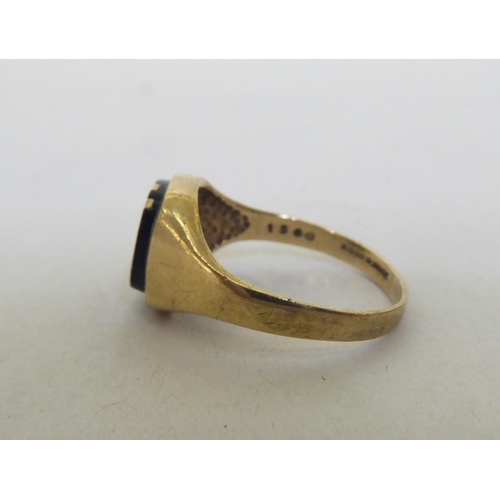 87 - A 9ct gold signet ring