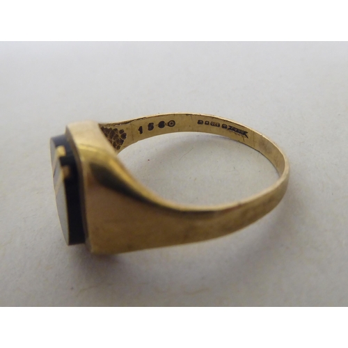 87 - A 9ct gold signet ring