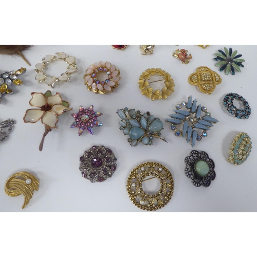 88 - Costume jewellery, mainly brooches, variously set with coloured stones and glass ornament 