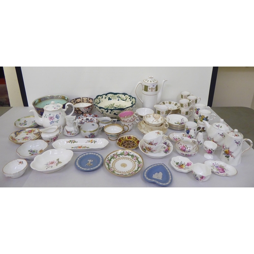 89 - Mixed ceramics: to include a six piece Spode Persia pattern coffee set; and a Royal Crown Derby Imar... 