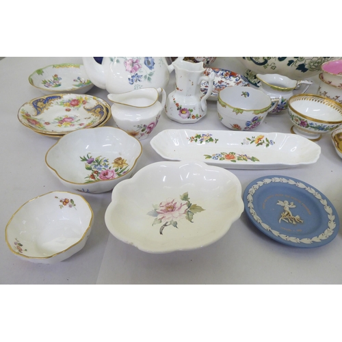 89 - Mixed ceramics: to include a six piece Spode Persia pattern coffee set; and a Royal Crown Derby Imar... 